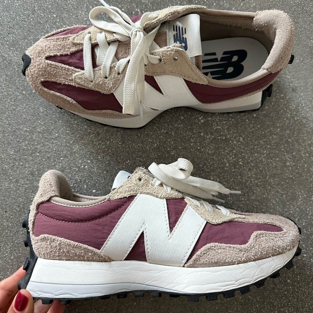 New Balance 327 Burgundy M6/ 7.5 W